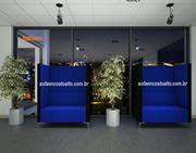 sofa com encosto alto e assento alto sofa com encosto alto
